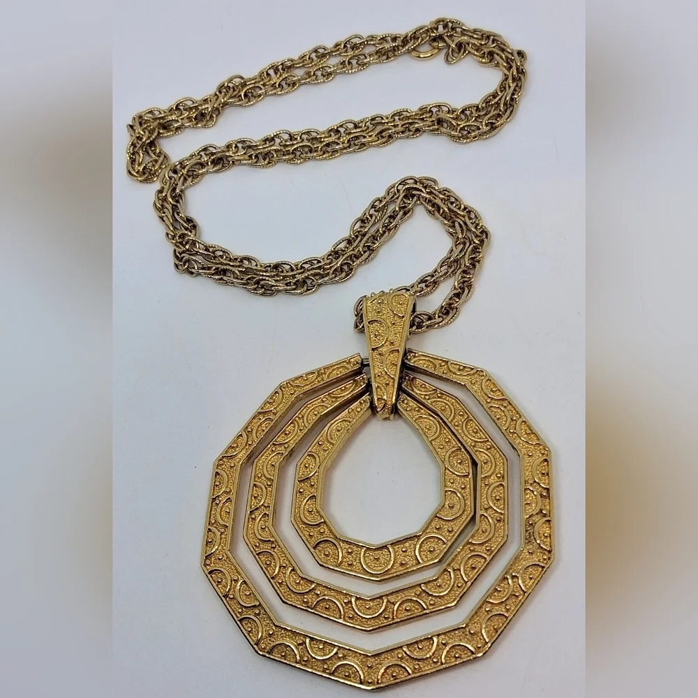 * Vintage Crown Trifari Gold Tone Ornate Door Knocker Necklace